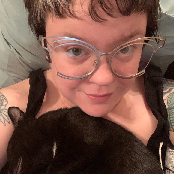 Meet your Posher, Katie - Picture 2 of 3